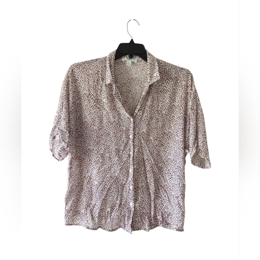 Elegant Patterned Button-Down Shirt